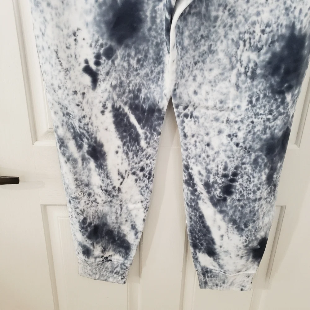 Lululemon Athletica warm down jogger marble dye Size 14